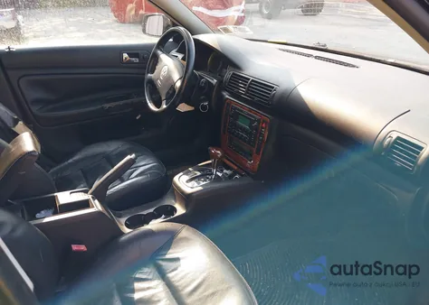 2004 Volkswagen Passat Glx z USA, uszkodzony, nr VIN WVWWH63B84E168643